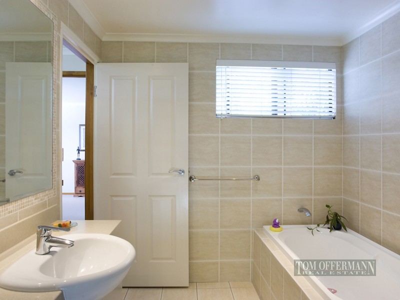 7 Honeysuckle Lane, Noosa Heads QLD 4567