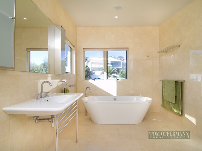 1 Whale Drive, Sunshine Beach QLD 4567