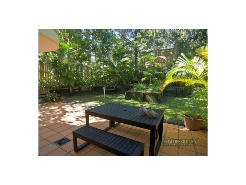 1/4 Edgar Bennett Ave, Noosa Heads QLD 4567
