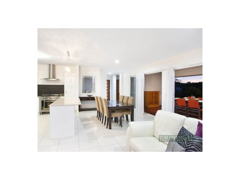 8 Maddens Cres, Peregian Springs QLD 4573