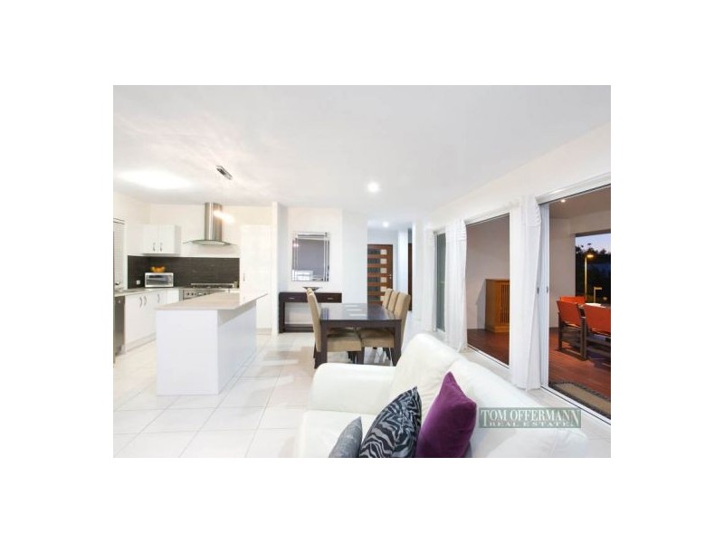 8 Maddens Cres, Peregian Springs QLD 4573