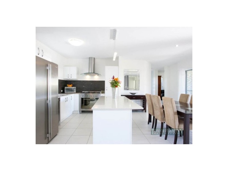 8 Maddens Cres, Peregian Springs QLD 4573