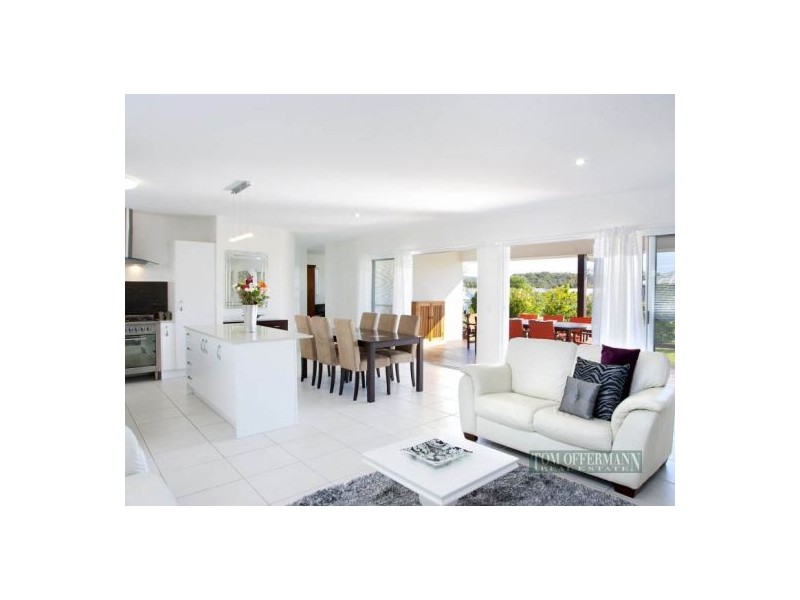 8 Maddens Cres, Peregian Springs QLD 4573