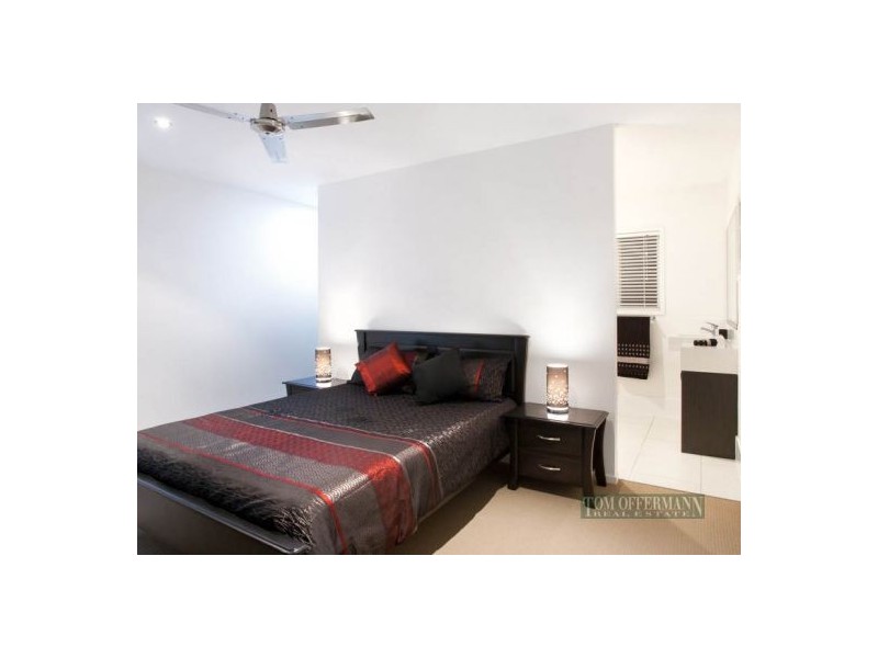 8 Maddens Cres, Peregian Springs QLD 4573