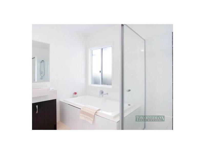 8 Maddens Cres, Peregian Springs QLD 4573