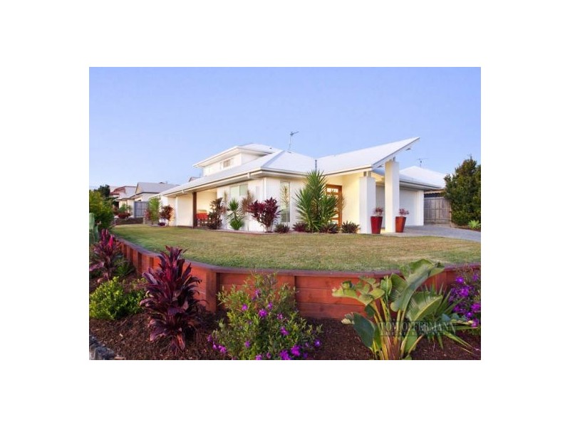 8 Maddens Cres, Peregian Springs QLD 4573