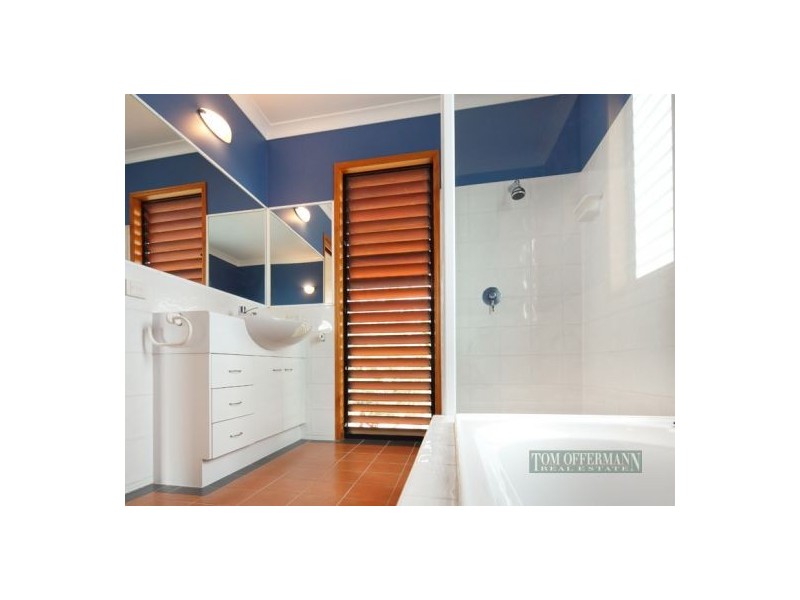 42 Southern Cross Parade, Sunrise Beach QLD 4567