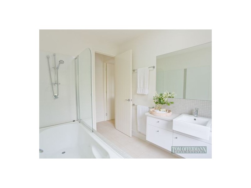 183 Lake Weyba Drive, Noosaville QLD 4566