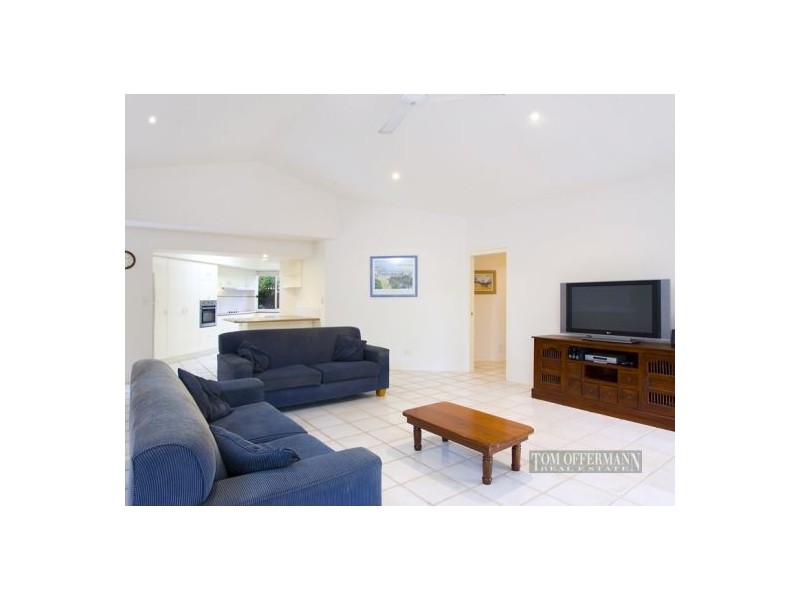 7 Daybreak Court, Castaways Beach QLD 4567