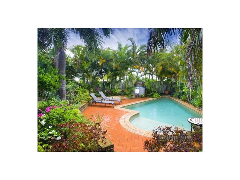 7 Daybreak Court, Castaways Beach QLD 4567