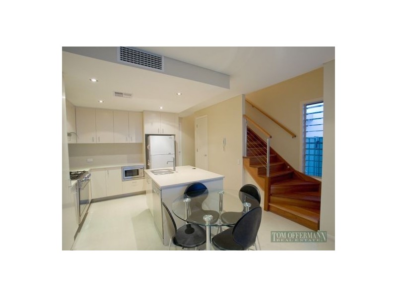 4/233 Weyba Rd, Noosaville QLD 4566