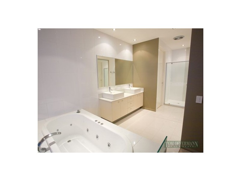 4/233 Weyba Rd, Noosaville QLD 4566