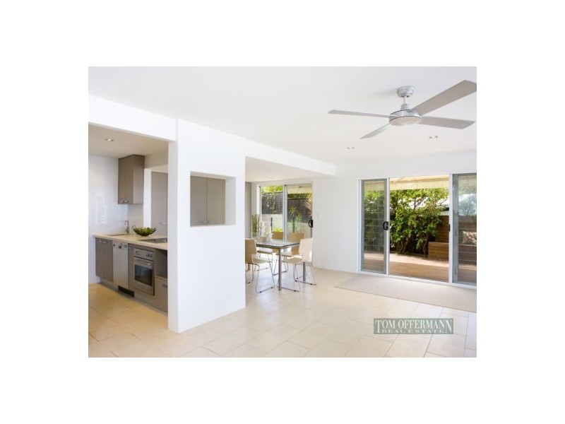 2/43 Sobraon St, Sunrise Beach QLD 4567