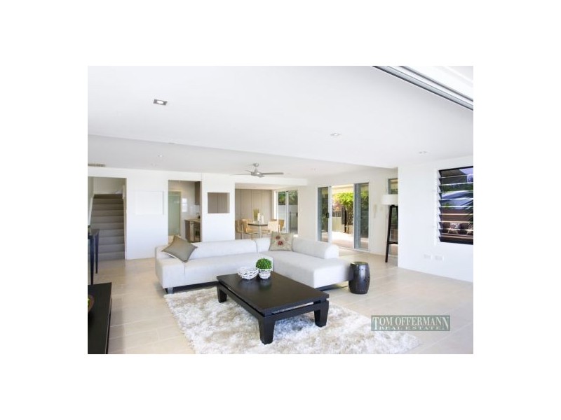 2/43 Sobraon St, Sunrise Beach QLD 4567