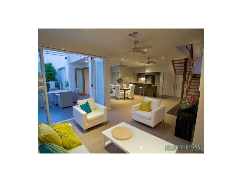 9/2 Lake Weyba Drive, Noosaville QLD 4566