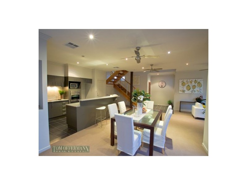 9/2 Lake Weyba Drive, Noosaville QLD 4566