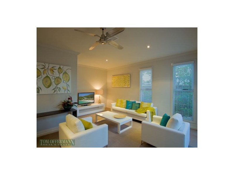 9/2 Lake Weyba Drive, Noosaville QLD 4566