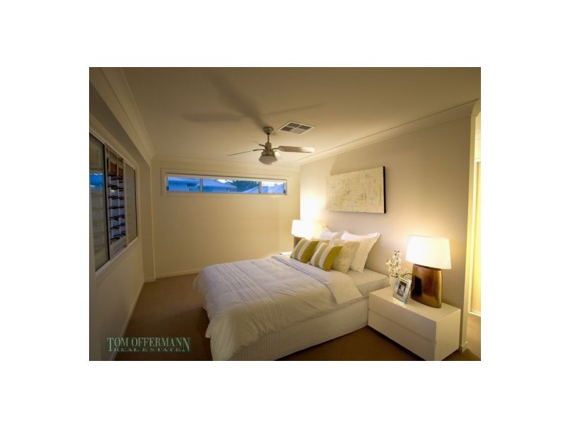 9/2 Lake Weyba Drive, Noosaville QLD 4566