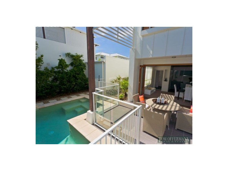 9/2 Lake Weyba Drive, Noosaville QLD 4566