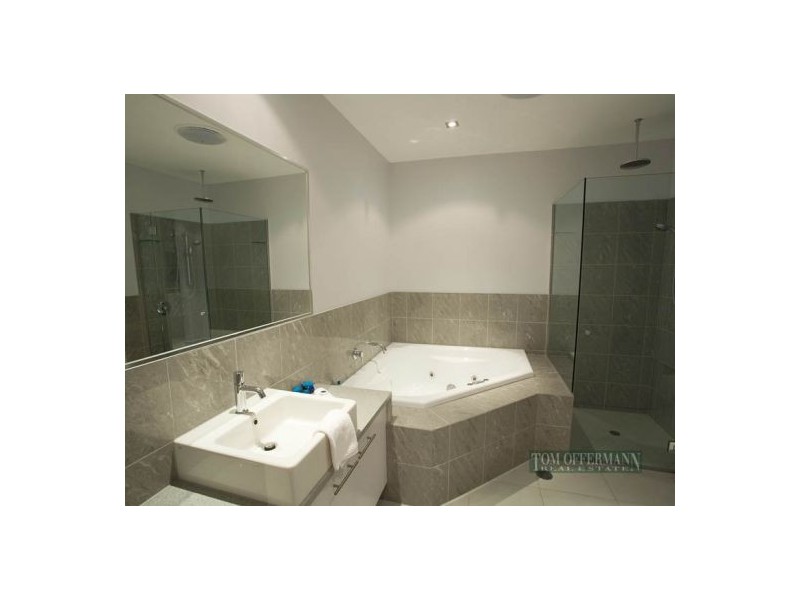 2/30 Dolphin Crescent, Noosaville QLD 4566