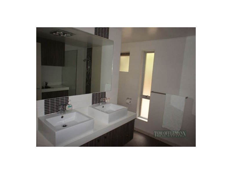 1/4 Attunga Heights, Noosa Heads QLD 4567