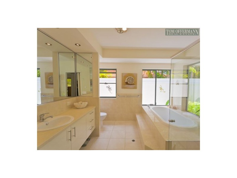 18 Seacove Crt, Noosa Waters QLD 4566