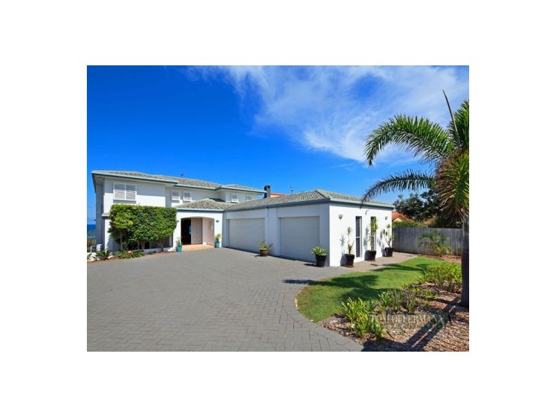 8 Tropicana Rise, Castaways Beach QLD 4567