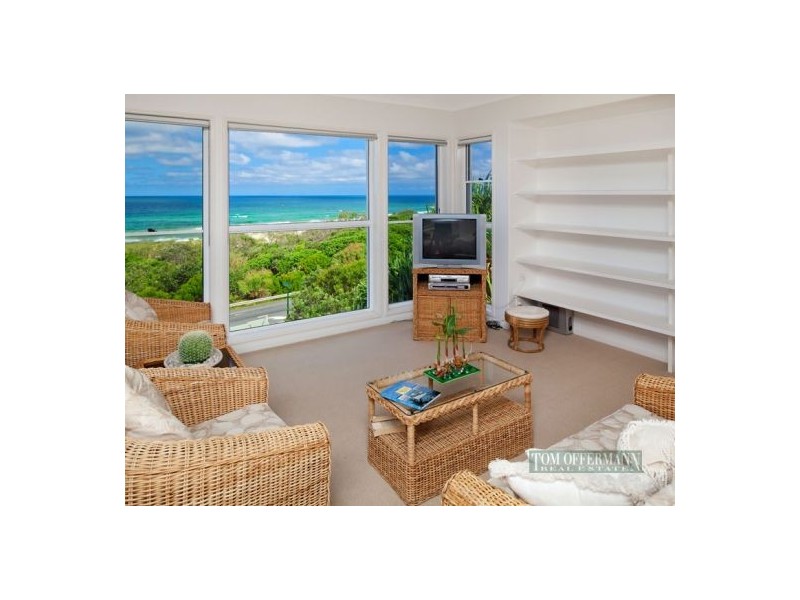 8 Tropicana Rise, Castaways Beach QLD 4567