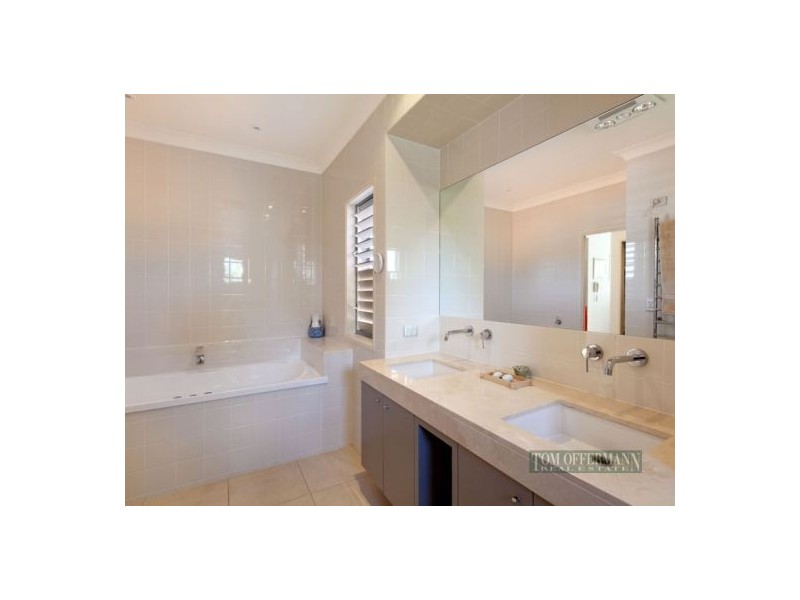 11 Waterside Court, Noosa Waters QLD 4566