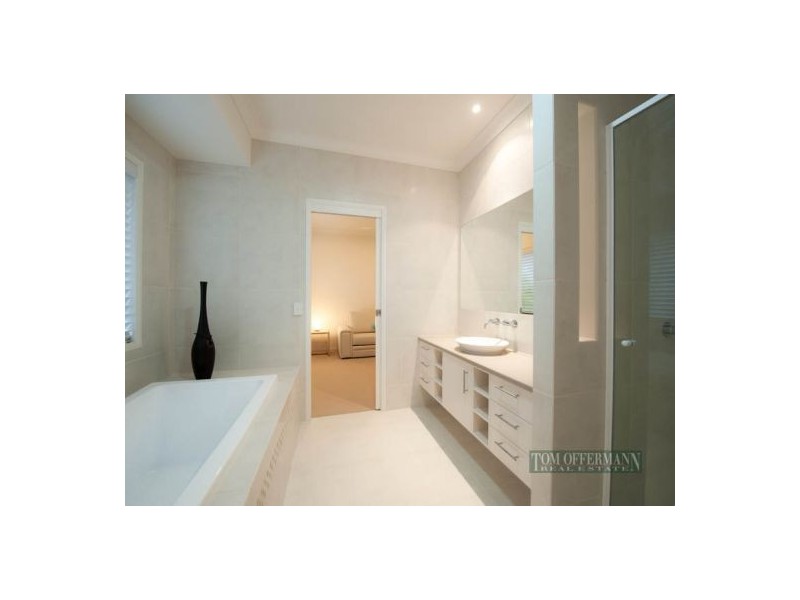 17 Attenuatta Place, Noosaville QLD 4566