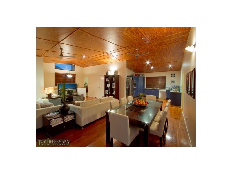 8 Maheno Court, Sunrise Beach QLD 4567
