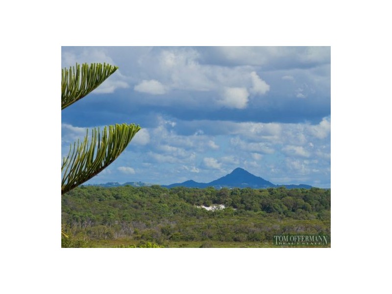 8 Maheno Court, Sunrise Beach QLD 4567