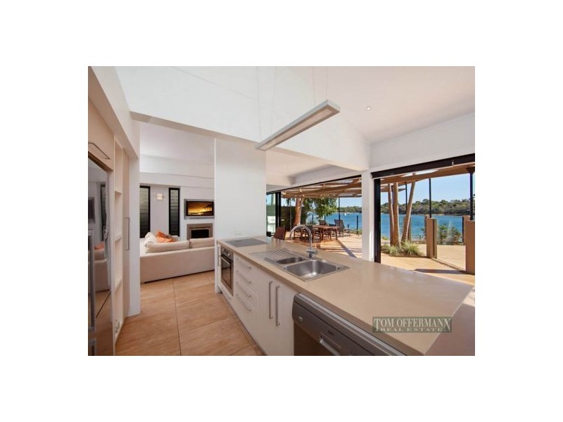 18 Noosa Parade, Noosa Heads QLD 4567