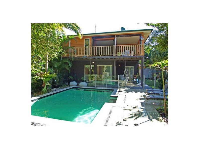 25 Rainbow Crescent, Sunrise Beach QLD 4567
