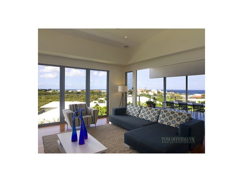 5 Compass Ct, Sunrise Beach QLD 4567