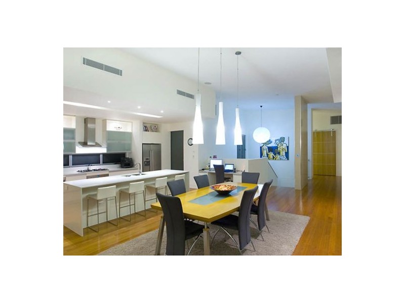 5 Compass Ct, Sunrise Beach QLD 4567