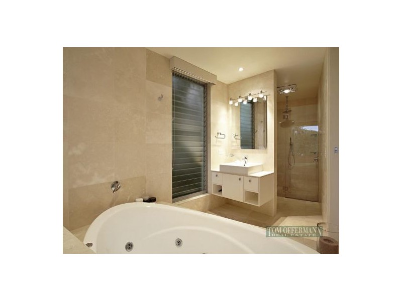 2/9 Russell St, Noosaville QLD 4566