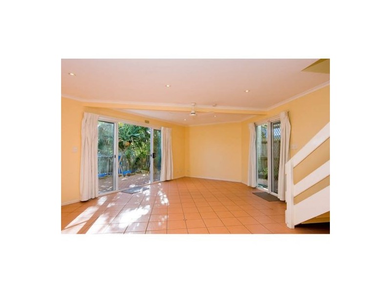 1/16 Sobraon St, Sunrise Beach QLD 4567