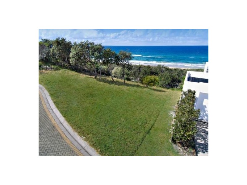 18 Tropicana Rise, Castaways Beach QLD 4567