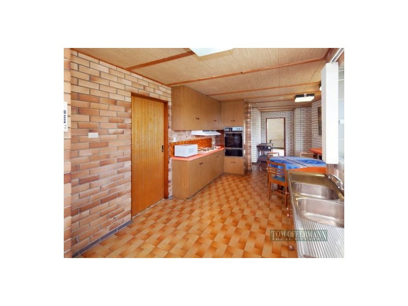 4 Sobraon St, Sunrise Beach QLD 4567