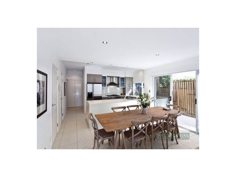 2/22 Elizabeth St, Noosaville QLD 4566