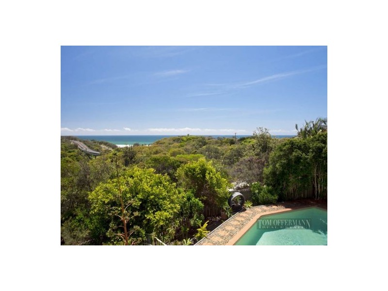 6 Caribbean Ct, Castaways Beach QLD 4567