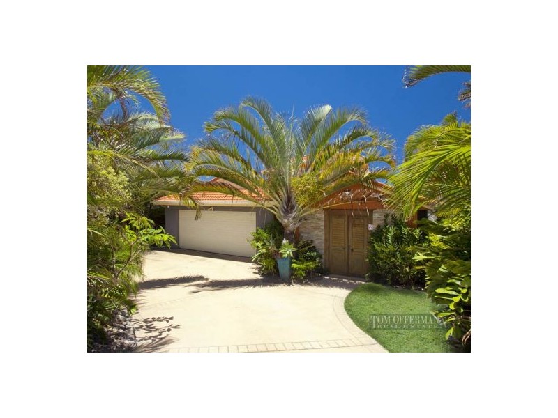 6 Caribbean Ct, Castaways Beach QLD 4567