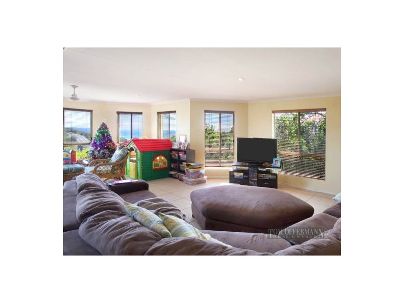 6 Caribbean Ct, Castaways Beach QLD 4567