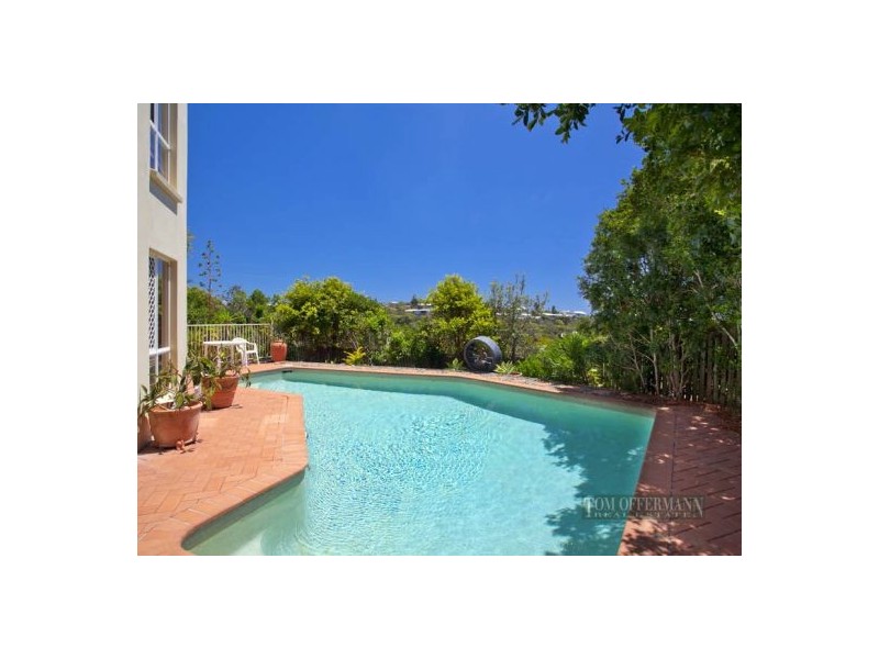 6 Caribbean Ct, Castaways Beach QLD 4567