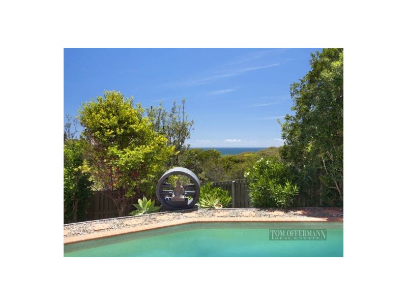 6 Caribbean Ct, Castaways Beach QLD 4567