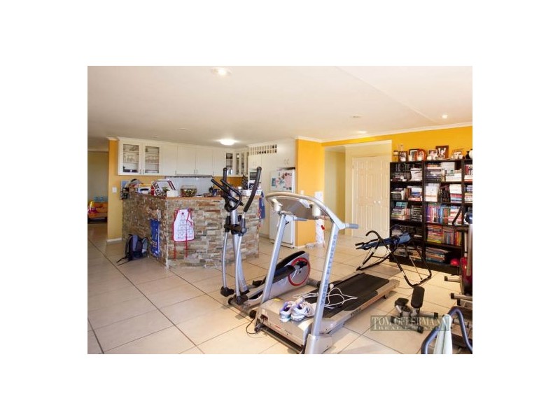 6 Caribbean Ct, Castaways Beach QLD 4567