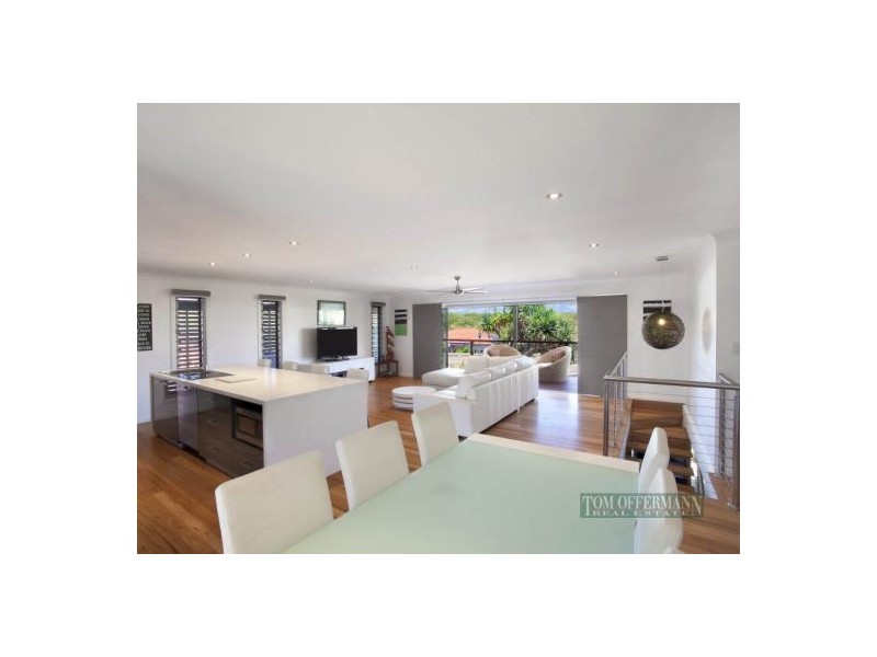 12 Wavecrest Drive, Castaways Beach QLD 4567