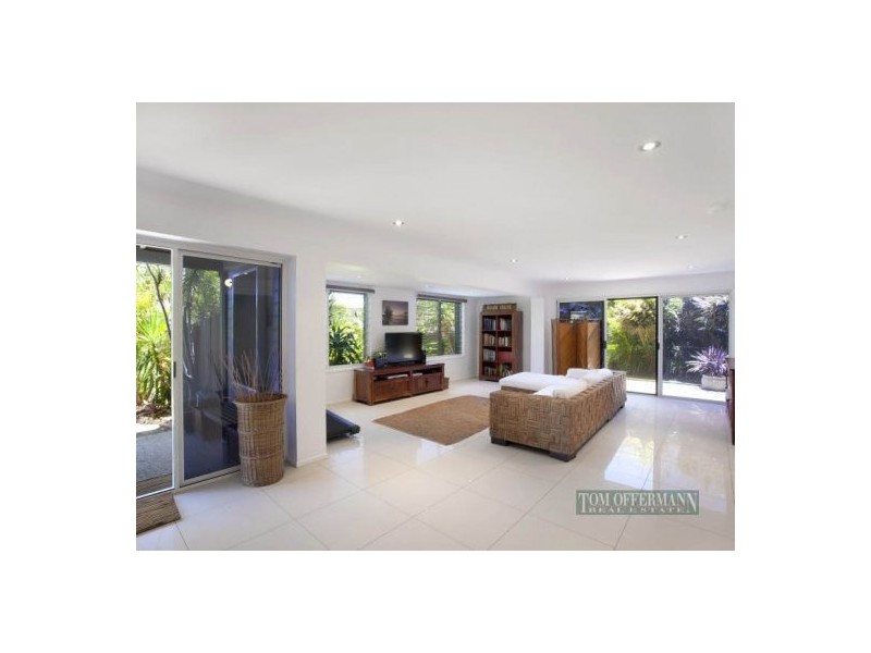 12 Wavecrest Drive, Castaways Beach QLD 4567