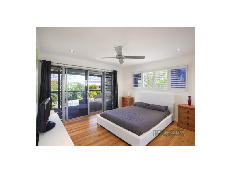 12 Wavecrest Drive, Castaways Beach QLD 4567